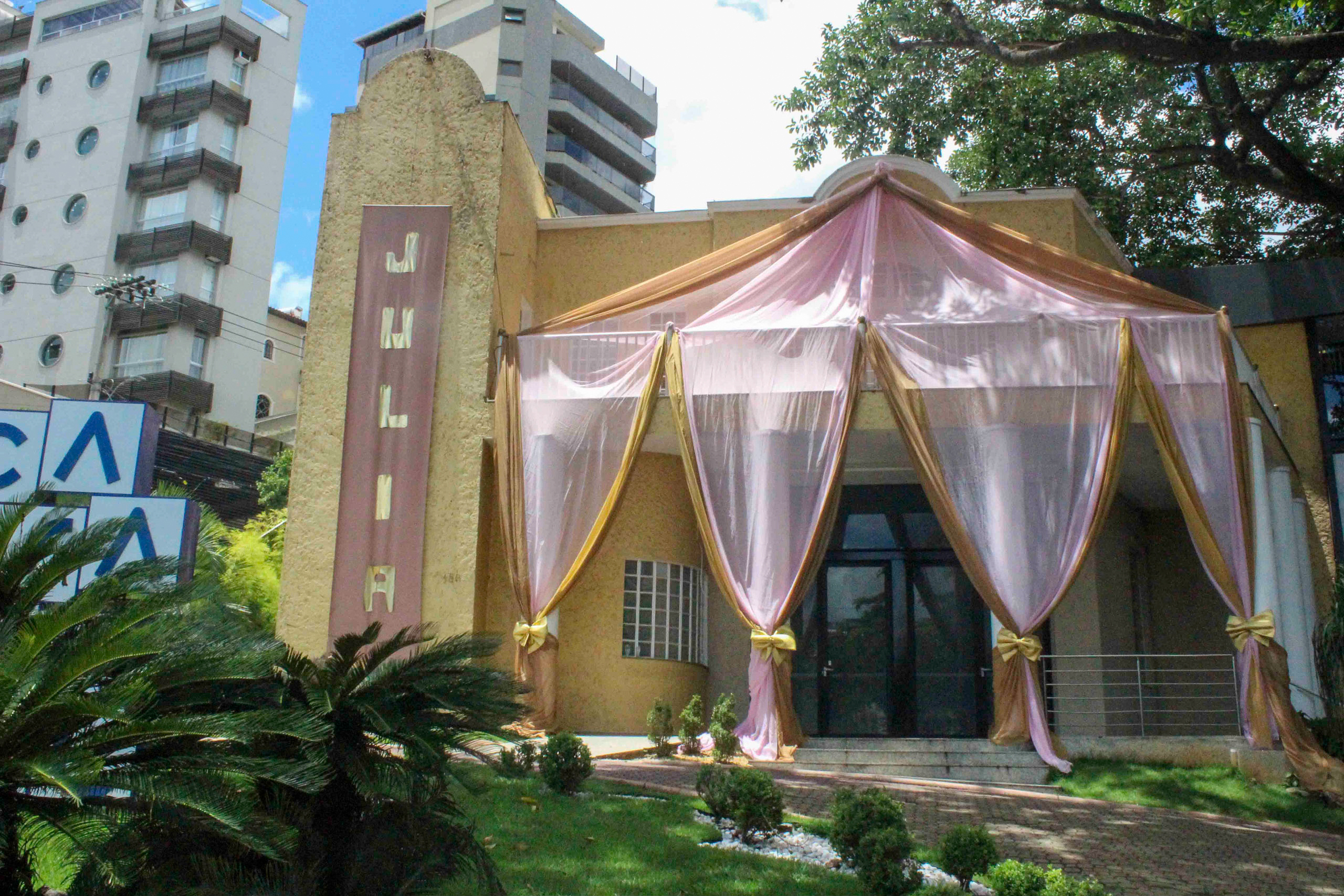 Fachada clássica da Casa do Sol Cidade Nova